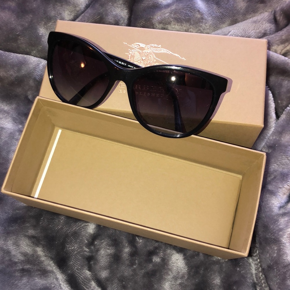 100% Authentic Burberry Sunglasses - Picture 1 of 8
